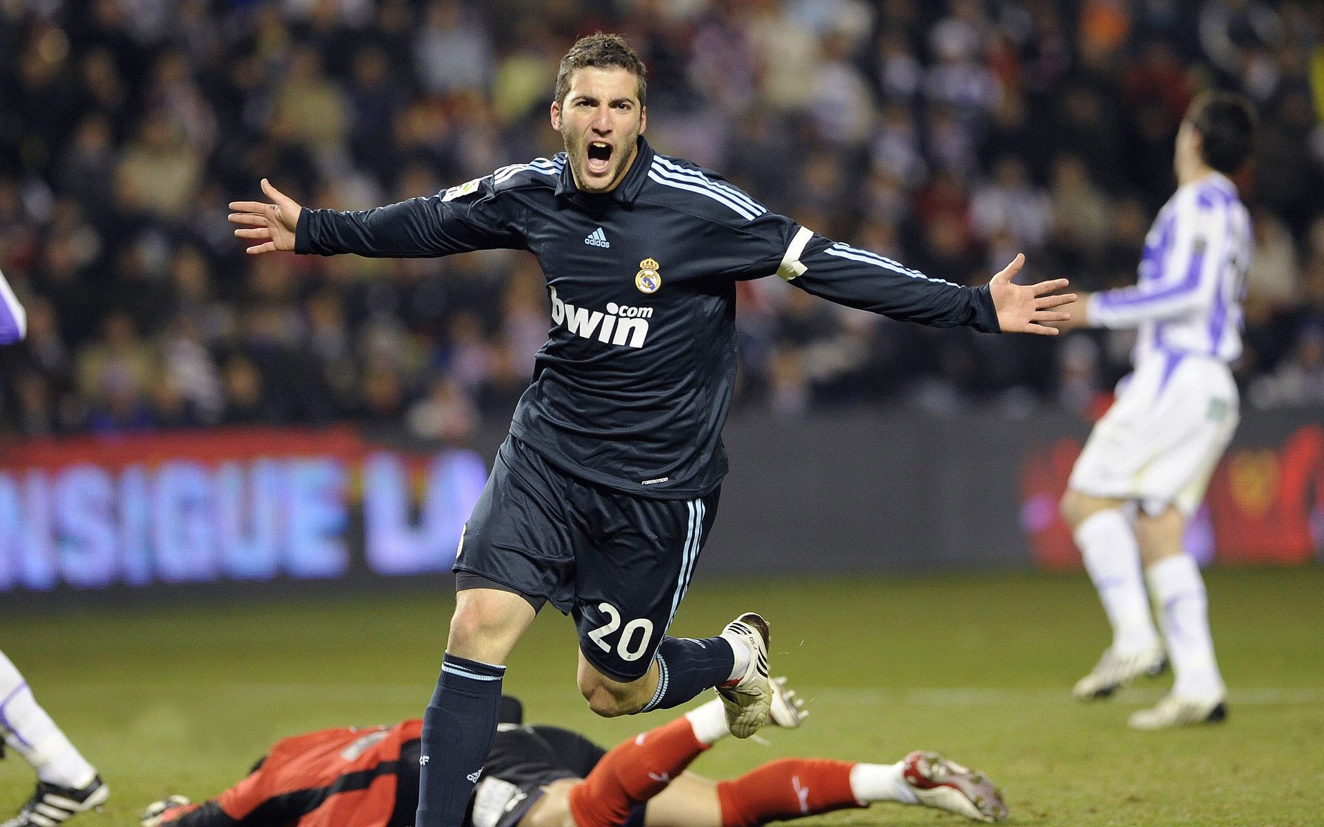 Rookie爆冷击败RNG，高光表现引爆全场！